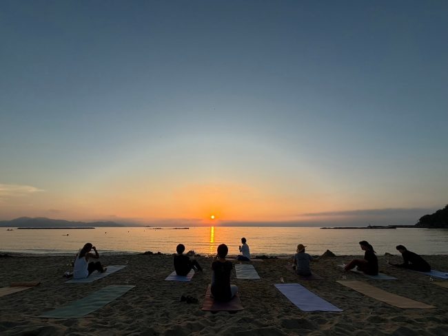 夕日ヶ浦海水浴場（サンセット・ビーチヨガ）