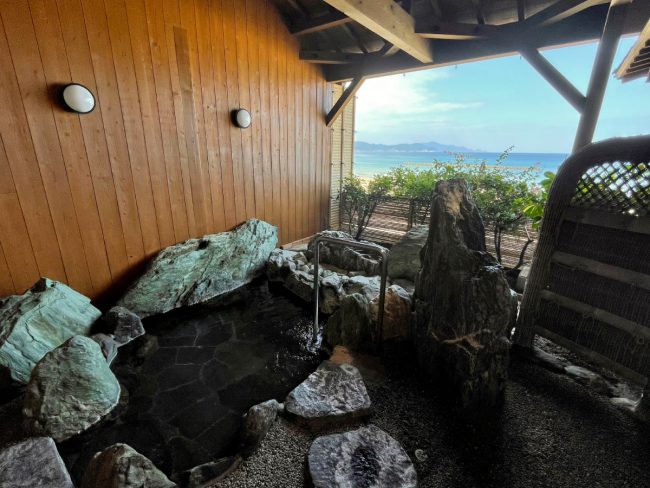 日本海を望む露天風呂