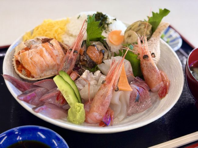 やりすぎ海鮮丼［土日限定・先着3名］<br>※平日は前日までに要予約